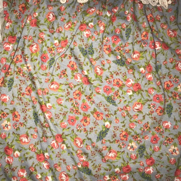 Forever 21 floral bib top - Picture 3 of 3
